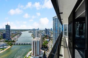 Hinterland View - Levels 23-46 Circle on Cavill - No Parking Included - Hosted by WowStay