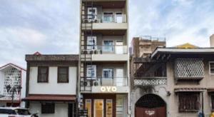 OYO 605 The Quarters