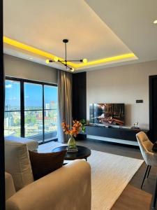 Escada Westlands With Pool, GYM, Rooftop Restaurant & Lounge, City View Glass Walls
