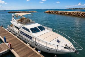 Captain Cangrejo Yacht
