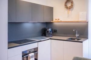 Sofia Apartments - Deluxe Mountain View