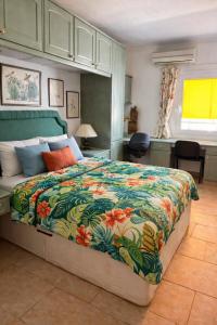 Front Line Ocean View Apartment Walk to the Beach
