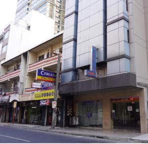 RedDoorz at Sandico Apartelle near US Embassy Manila