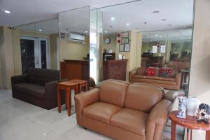 RedDoorz at Sandico Apartelle near US Embassy Manila