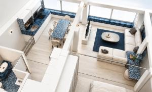 Sea and city view loft