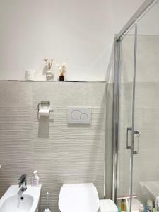 Central room with Private bathroom
