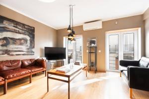 Exquisite Townhouse in Lisbon City Center- PRIVATE GARAGE & TERRACE