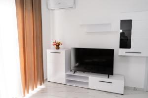 Bright Modern Seaview Apartament