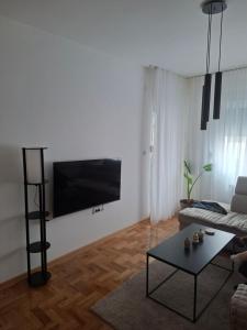Lux 037