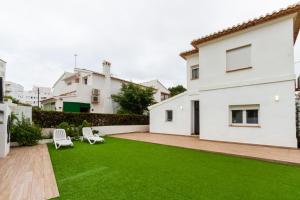 Coastal house in Jávea by Domidai