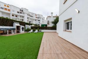 Coastal house in Jávea by Domidai