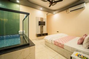 Hotel Galaxy 700 - A Luxury Hotel Near KhatuShyamJi Temple