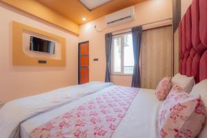 Hotel Galaxy 700 - A Luxury Hotel Near KhatuShyamJi Temple