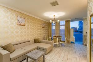 Central Arc Residence