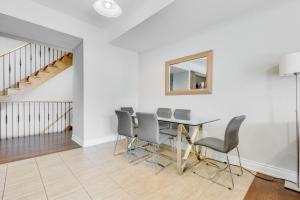 Spacious Bright Private! Townhome in Markham