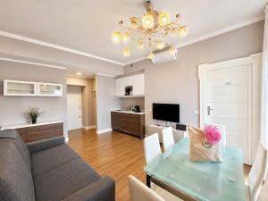 Two Bedroom Apartment with Views in Porta Venezia