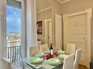 Two Bedroom Apartment with Views in Porta Venezia