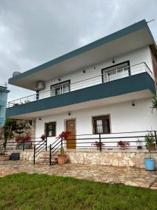 Sea la view apartments sarande 1