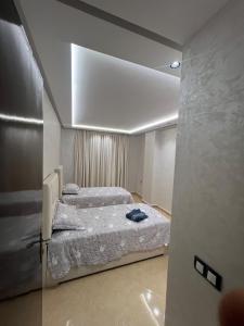 Spacious, modern apartment near the airport