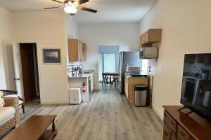 New Listing Bring Your Boat Private Dock + Trailer Parking + Minutes to Crab Island.