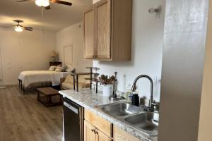 New Listing Bring Your Boat Private Dock + Trailer Parking + Minutes to Crab Island.