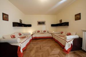 Elegante Appartamento di 200 Mq con Terrazzo