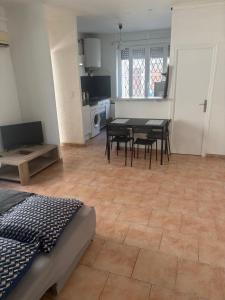 2 pièces cour et rue