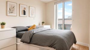 Modern 2-Bed City Living with Private Balcony