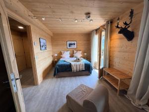 Chalet de Luxe avec Piscine Intérieure et Sauna - Vue Montagne Manigod