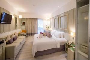 The - Grand EL DE Imperial Near International Airport Delhi