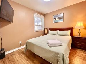 Renovated Rooms 10-min to Finch Subway Near Yonge St