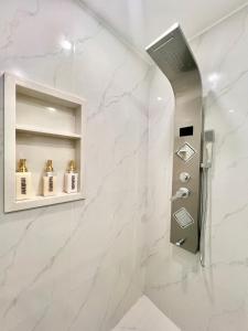 Renovated Rooms 10-min to Finch Subway Near Yonge St