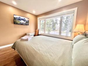 Renovated Rooms 10-min to Finch Subway Near Yonge St