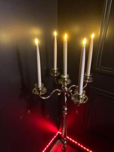 Suite romantique noire et bordeaux