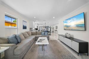 3BR Near Beach with 2 King Suites, Pool and BBQ