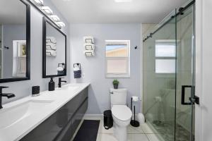 3BR Near Beach with 2 King Suites, Pool and BBQ