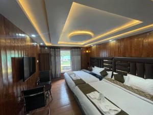 Hotel Sounsar and Restaurant