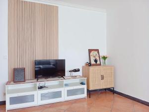 Great for Families in Lourinhã-Double Rooms-Private Baths-Free Parking & Extra Bed