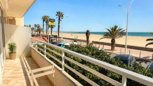 "PLAGE" Splendide Vue Mer depuis la chambre et le salon cuisine, 20m de la plage!