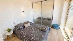 "PLAGE" Splendide Vue Mer depuis la chambre et le salon cuisine, 20m de la plage!