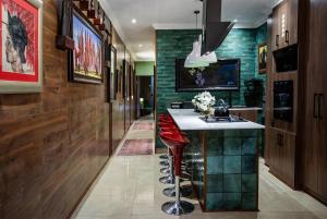 Charming 2-Bedroom Apartment in Bloemfontein with Pool Access