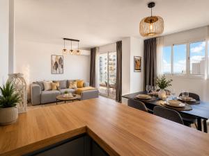 Benalmadena Seafront Apartment with Parking - Magnolia Properties