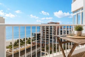 Benalmadena Seafront Apartment with Parking - Magnolia Properties