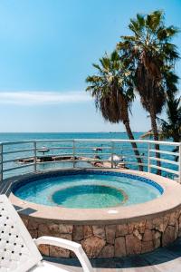 Departamento con vista al mar, piscina, jacuzzi y área BBQ