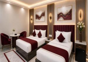 Hotel The INFINTY NEAR DELHI AIRPORT Breakfast,Dinner Include
