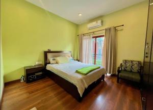2bhk lavish apartment