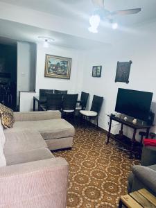 Casa na Ponta da Praia - Quintais privativos, churrasqueira e Wi-fi - Até 6 hospedes