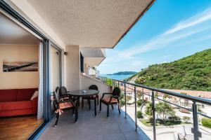 Przno Sea & Pool View Apartment