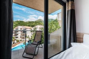 Przno Sea & Pool View Apartment