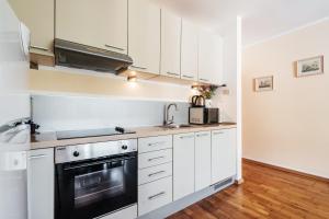 Przno Sea & Pool View Apartment